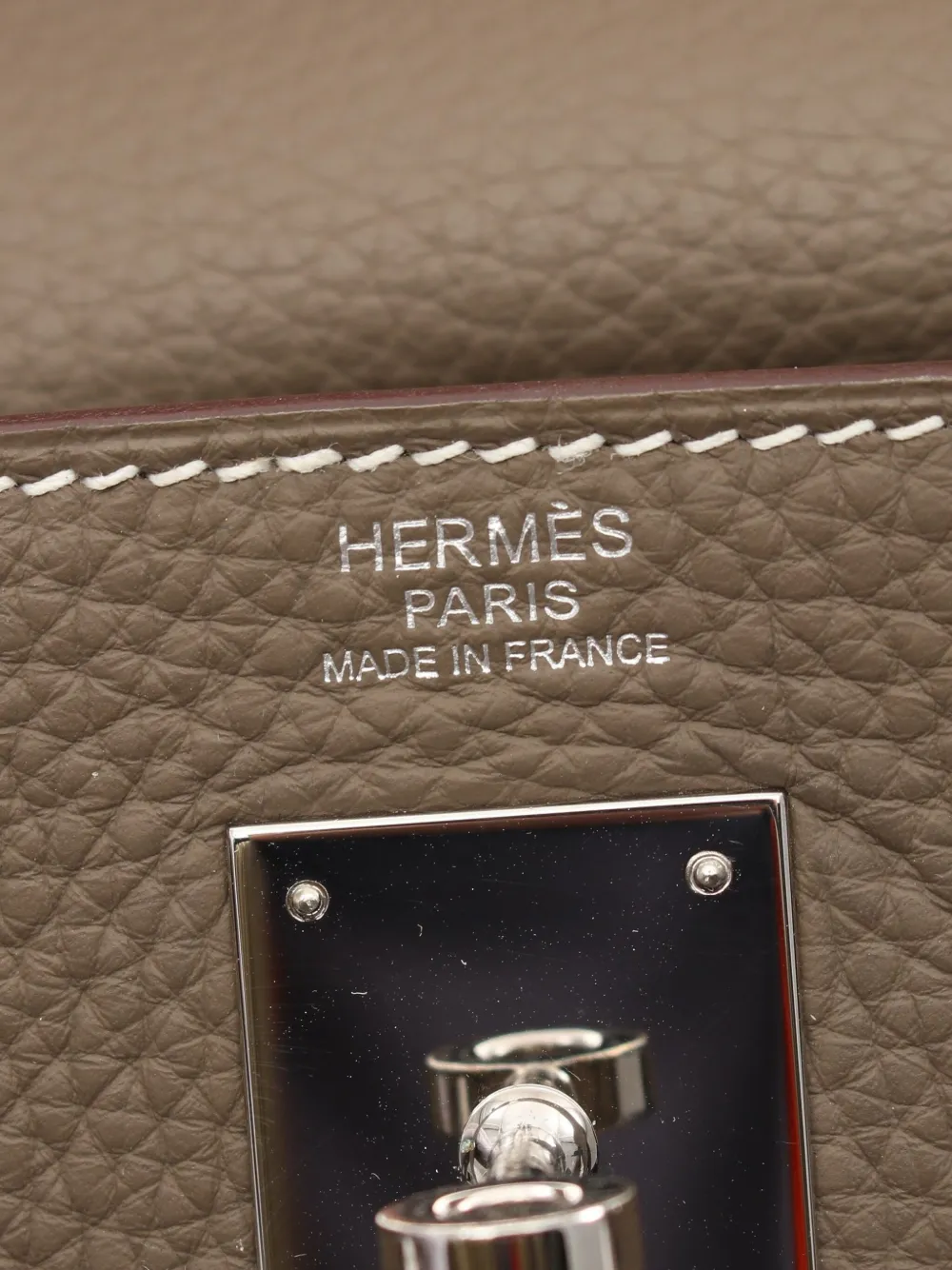 Pre-owned Hermes 2010 Kelly 32 Handbag In Neutrals