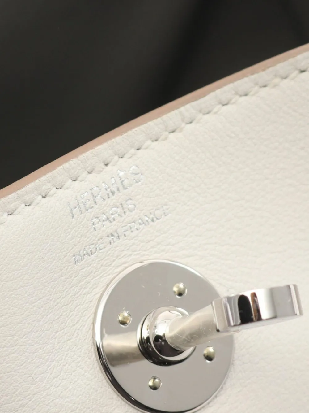Pre-owned Hermes 2024 Lindy Shoulder Bag In White