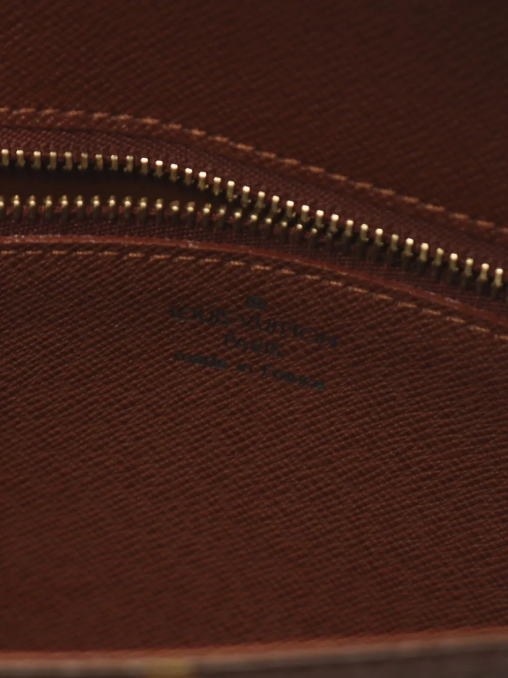 Pre-owned Louis Vuitton 2005 Sun Crew Gm Shoulder Bag In Brown
