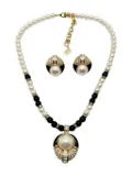 Christian Dior Pre-Owned 1980s Monochrome necklace & earrings set - White