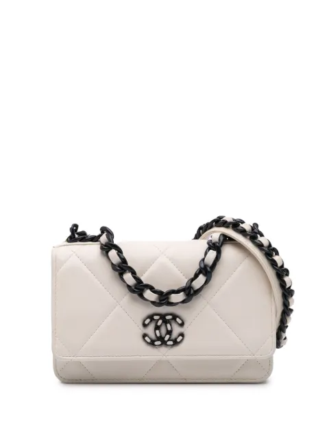 CHANEL Pre-Owned 2021-2024 Quilted Lambskin 19 Wallet on Chain satchel