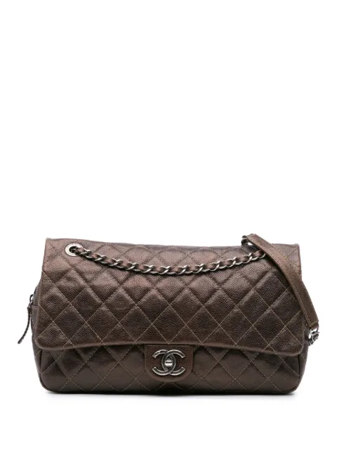 CHANEL Pre-Owned bolsa de hombro Easy Flap jumbo de piel de caviar brillante y capitonado 2013-2014