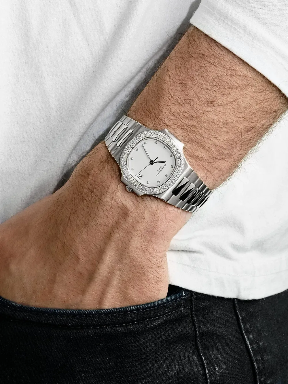 Patek Philippe Pre-Owned reloj Nautilus de 37mm 2004 de archivo | Relojes de vestir de archivo | Image 2