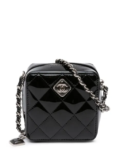 CHANEL Pre-Owned 2021-2024 CC 퀼팅 페이턴트 다이아몬드 레진 클러치 체인 크로스 백
