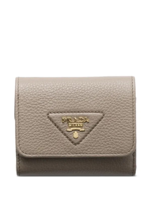 Prada トライアングルロゴ 財布 S | グレー | FARFETCH JP