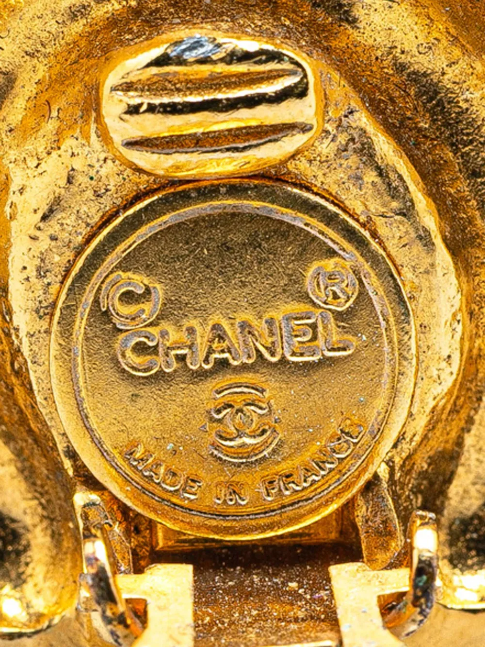 Pre-owned Chanel 1970-1980 Gold Plated Cc Clip On Earrings Costume Earrings