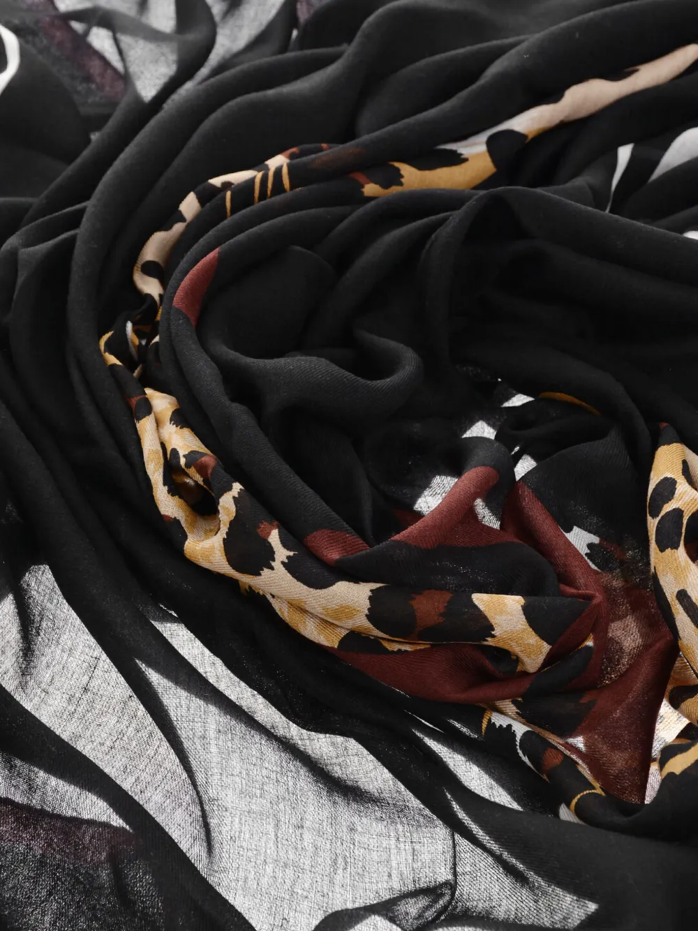 Saint Laurent Sjaal met luipaardprint - Zwart