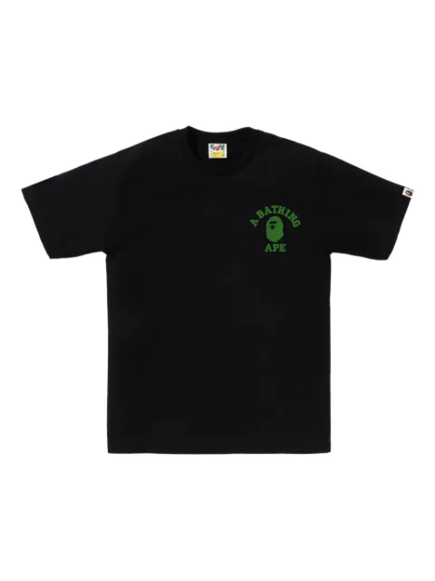 A BATHING APE® playera con estampado gráfico