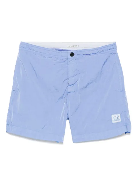 C.P. Company shorts de playa con parche del logo