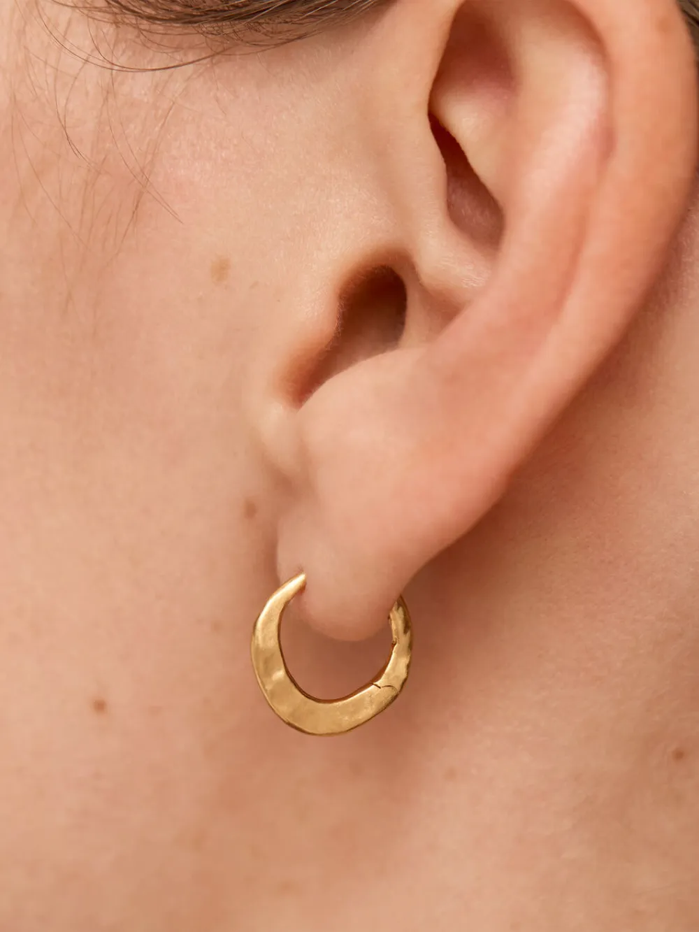 Monica Vinader Capri oorbellen met hanger - Goud
