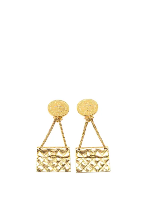 CHANEL Pre-Owned pendientes de clip con logo CC y diseño acolchado bañados en oro 1980-1990