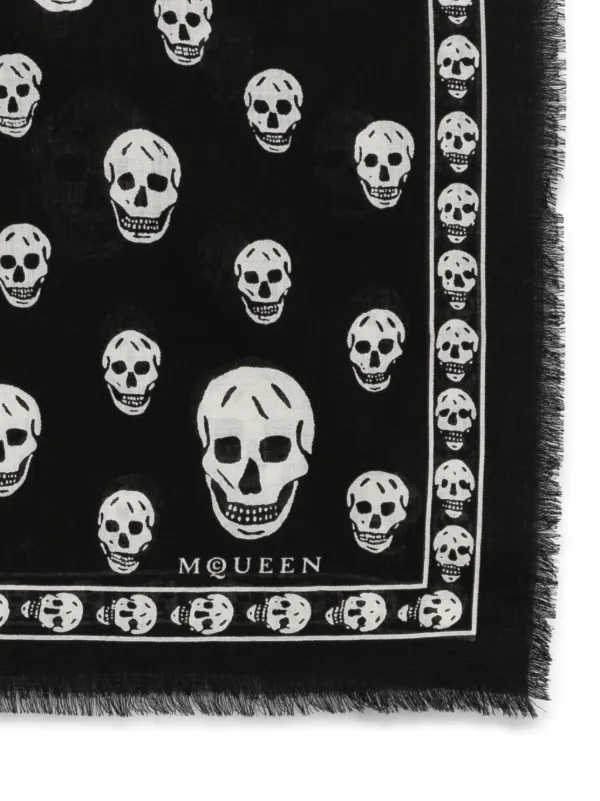【送料&関税込】Alexander McQueen Classic Skull Scarf Alexander McQueen Classic Skull Scarf | Black | FARFETCH