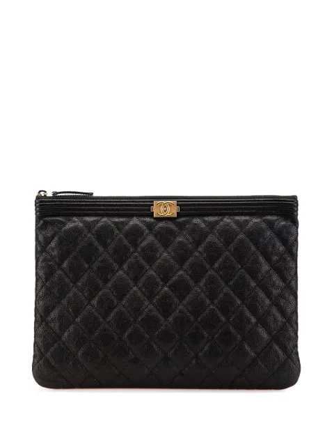 CHANEL Pre-Owned شنطة كلاتش 'كافيار بوي O كايس' مبطنة متوسطة 2018