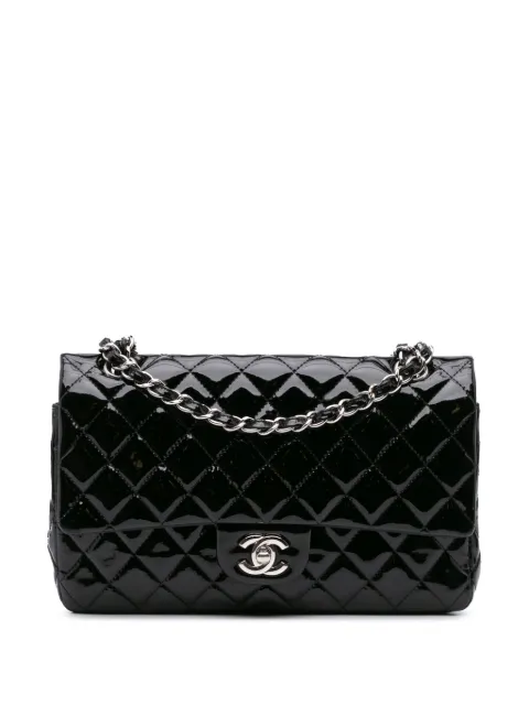 CHANEL Pre-Owned شنطة كتف 'كلاسيك باتينت دابل فلاب' متوسطة 2009-2010