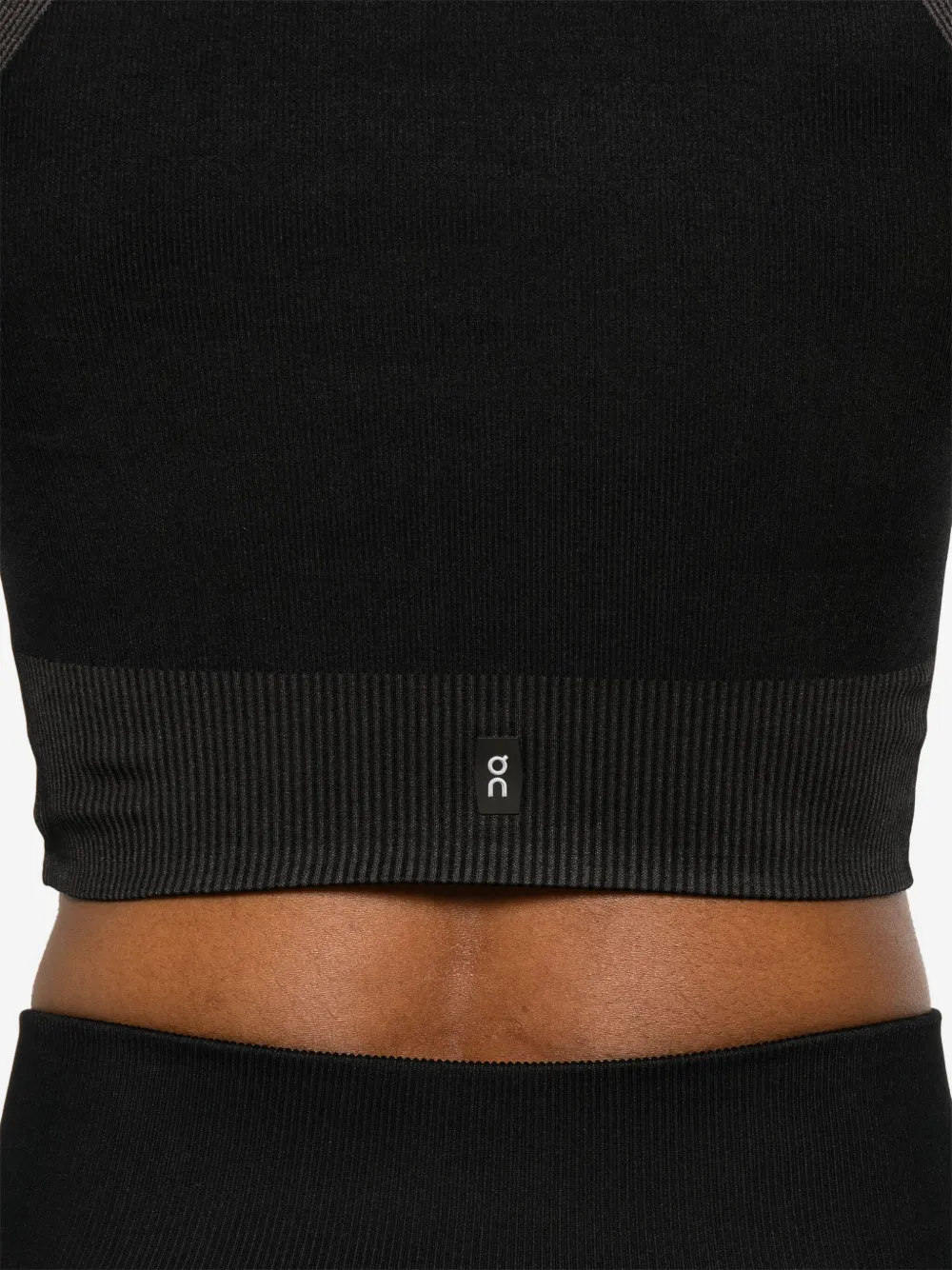 On Running Studio performance top Zwart