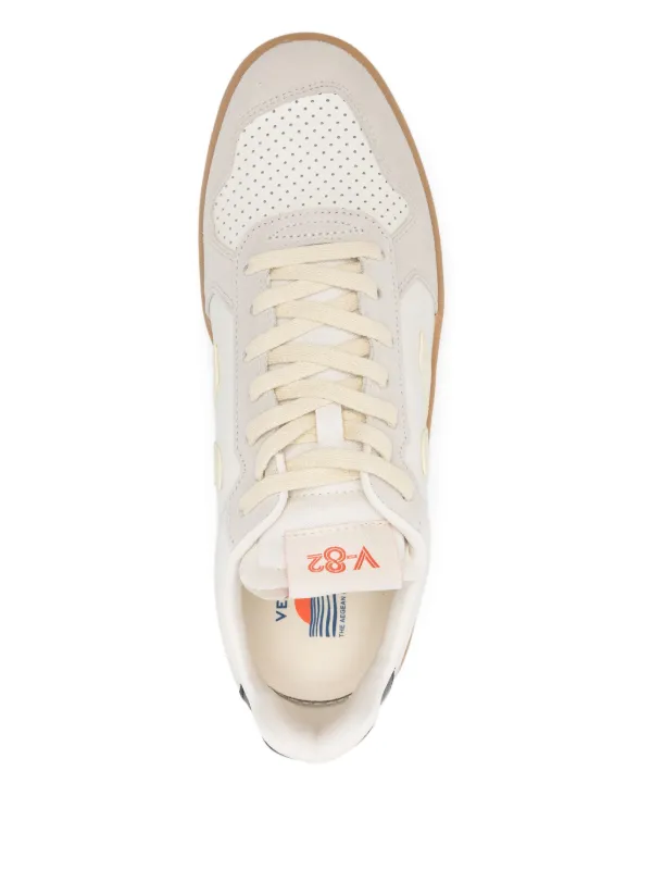 【送料&関税込】Veja V-82 Sneakers In White Suede And Leathe VEJA V-82 Sneakers | White | FARFETCH