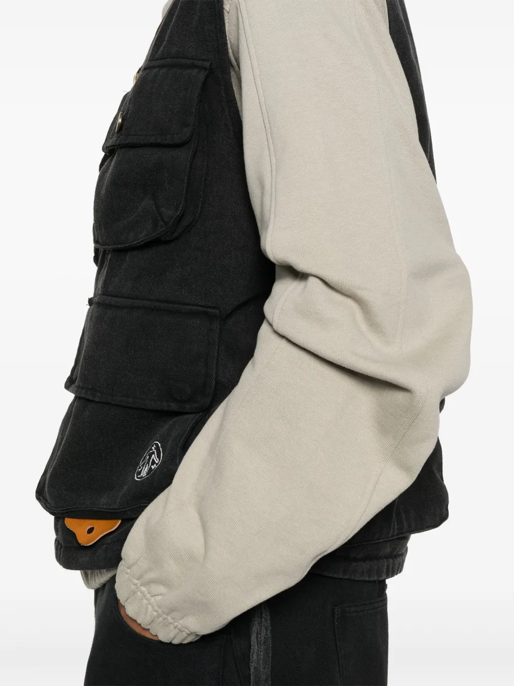 UNTITLED ARTWORKS Cargo bodywarmer Zwart