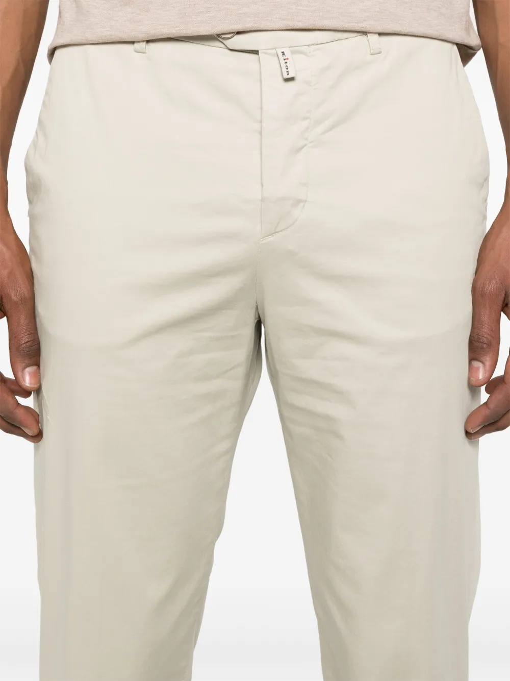 Kiton Chino met logopatch Beige