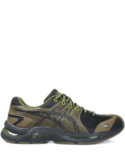 ASICS tenis con paneles