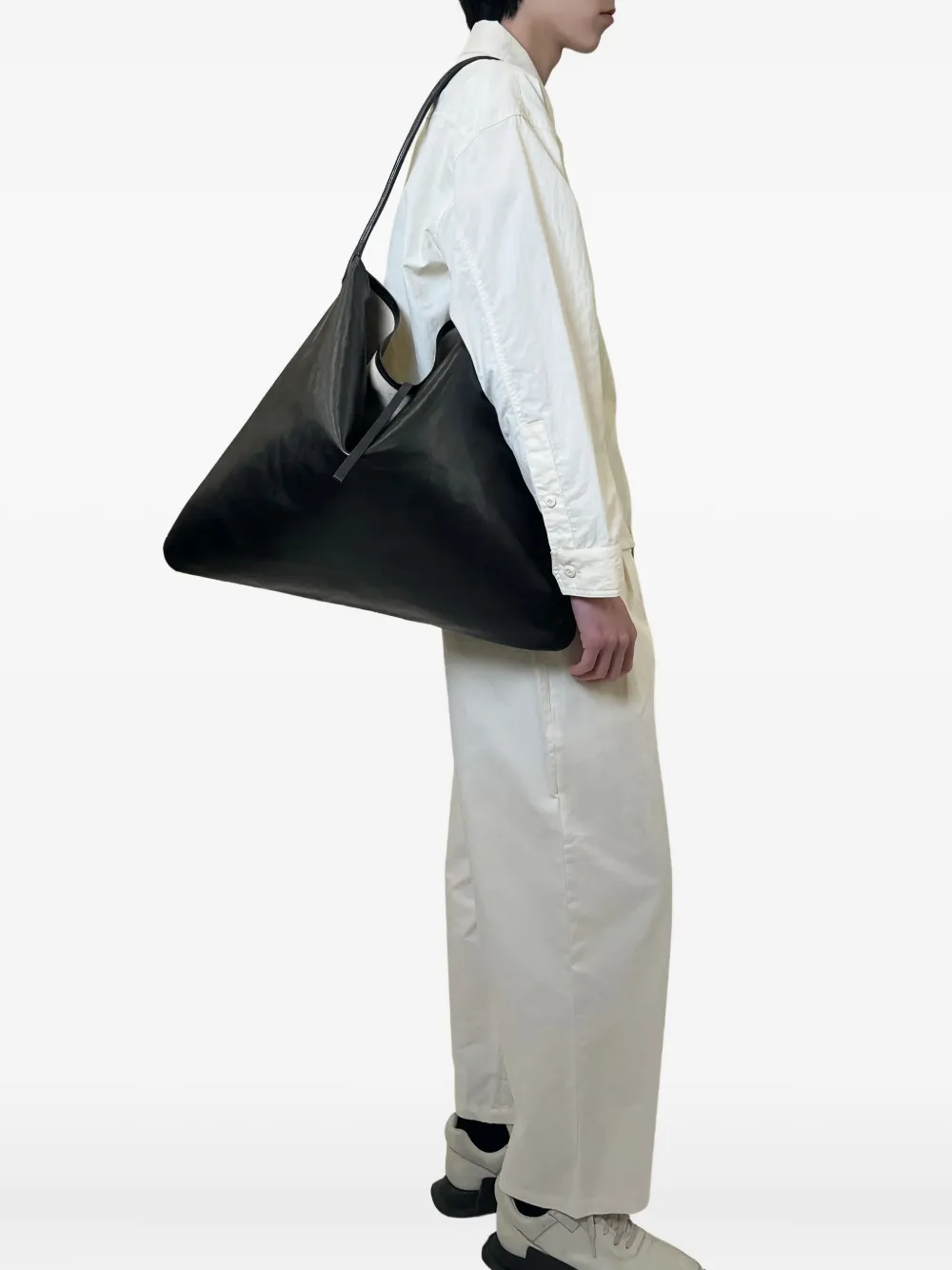 Bonastre sort skuldertaske i poset design | Mænd | Image 2
