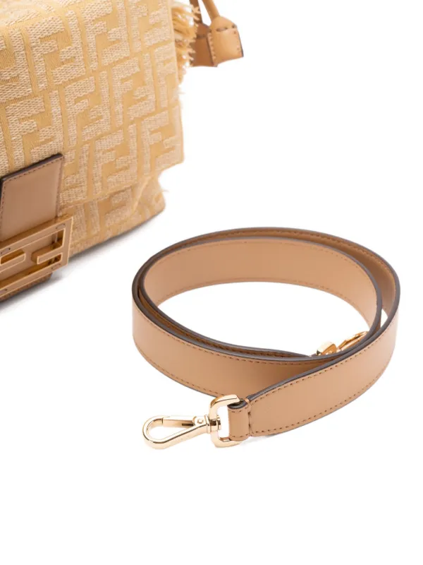 FENDI ズッカ マンマ フリンジ キャンバス ショルダーバッグ FENDI ズッカ マンマ フリンジ キャンバス ショルダーバッグ