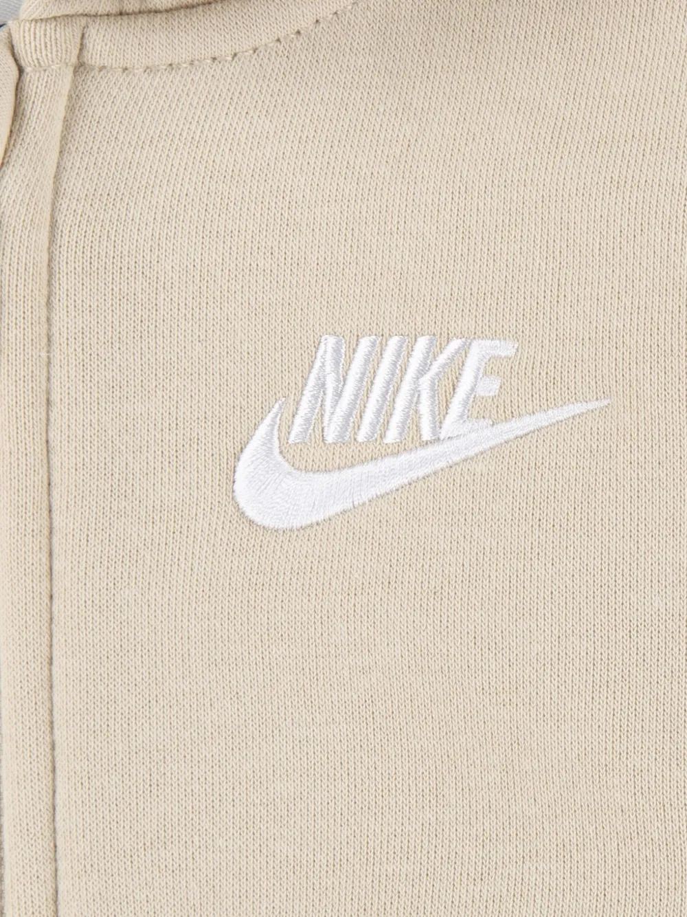 Nike Kids Trainingspak met geborduurd logo Beige