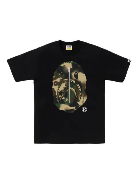 A BATHING APE® playera con estampado militar