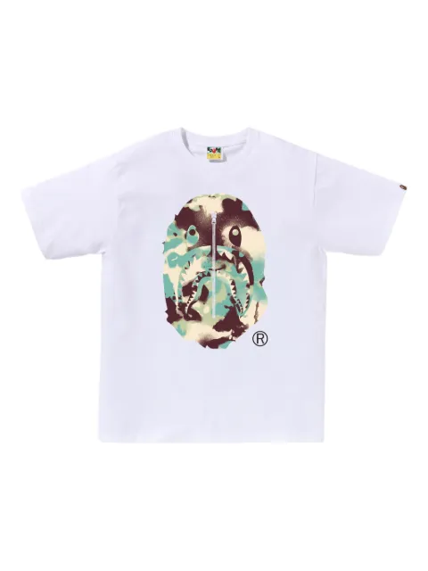 A BATHING APE® playera con estampado militar gráfico