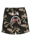 A BATHING APE® camouflage-print shorts - Green