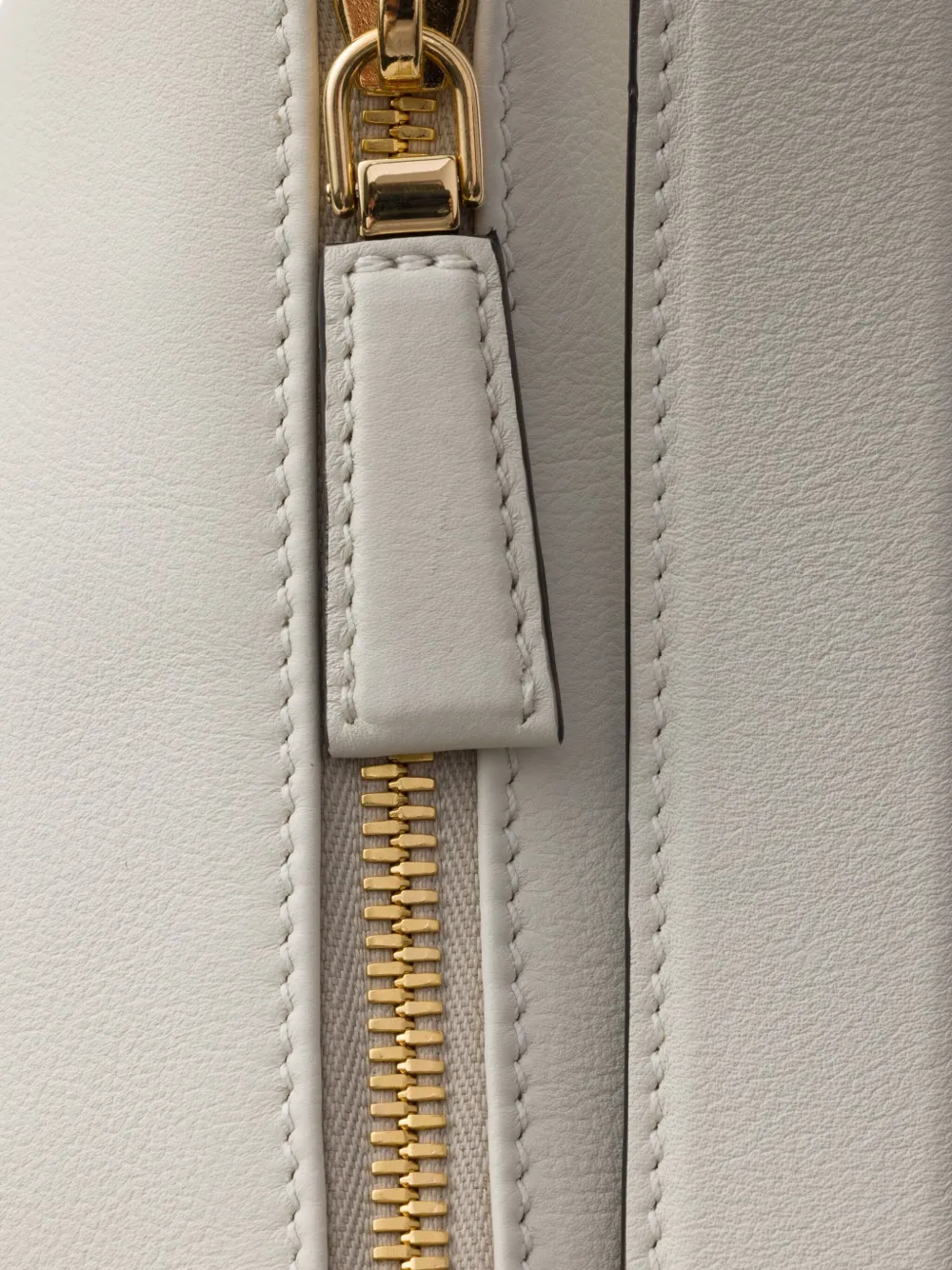 Prada Grote Demi Lune schoudertas Wit