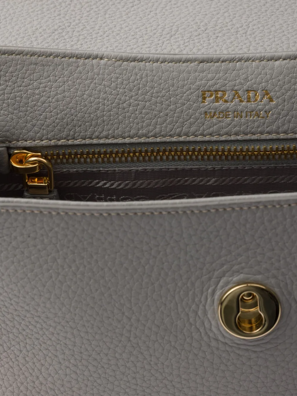 Prada Leren schoudertas Grijs
