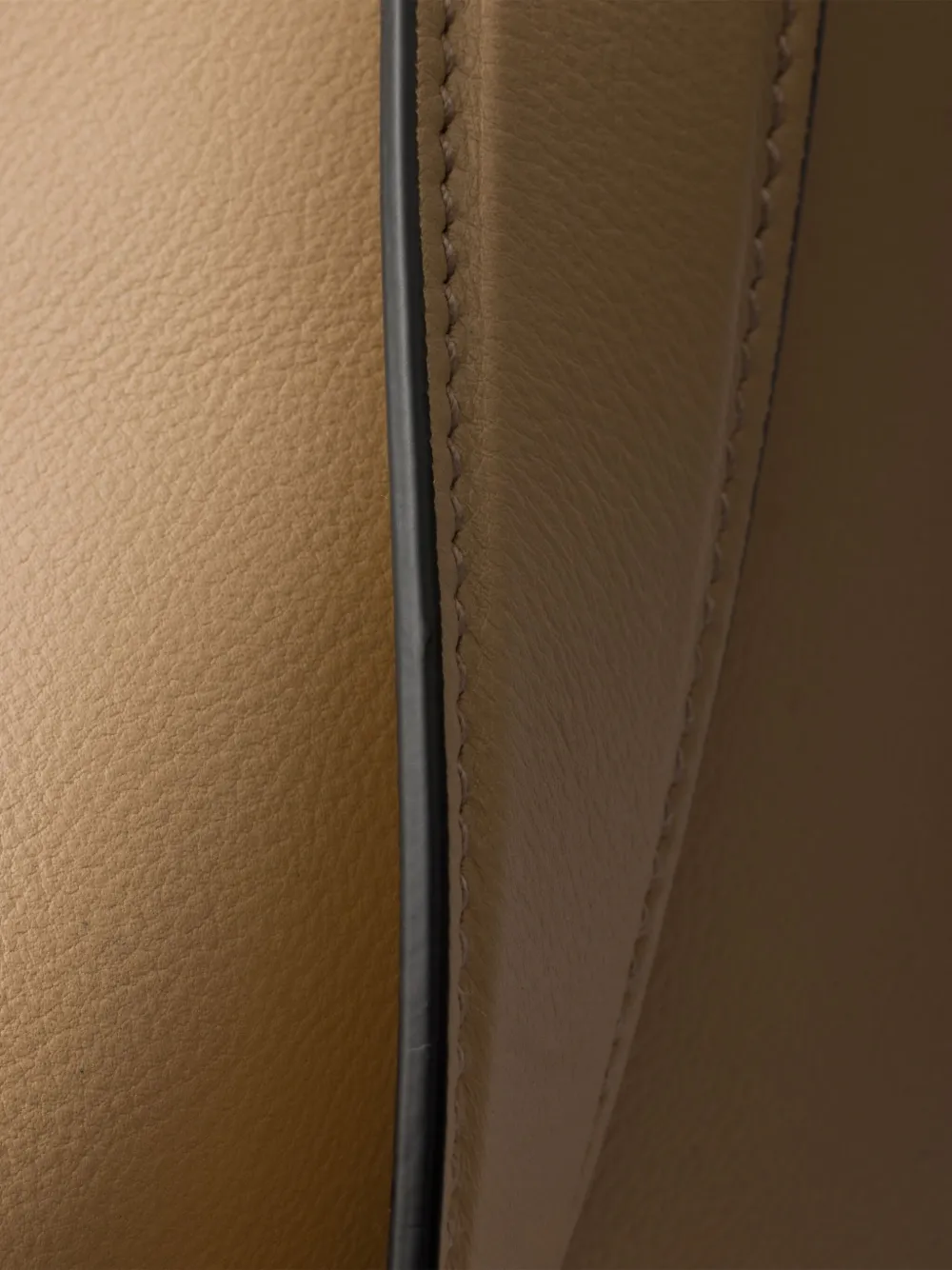 Prada Aimée Grosse Schultertasche Aus Leder