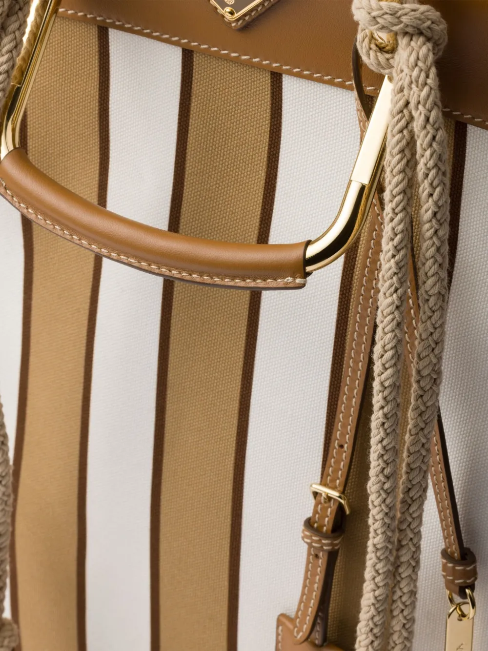 Prada Grote shopper met print Beige