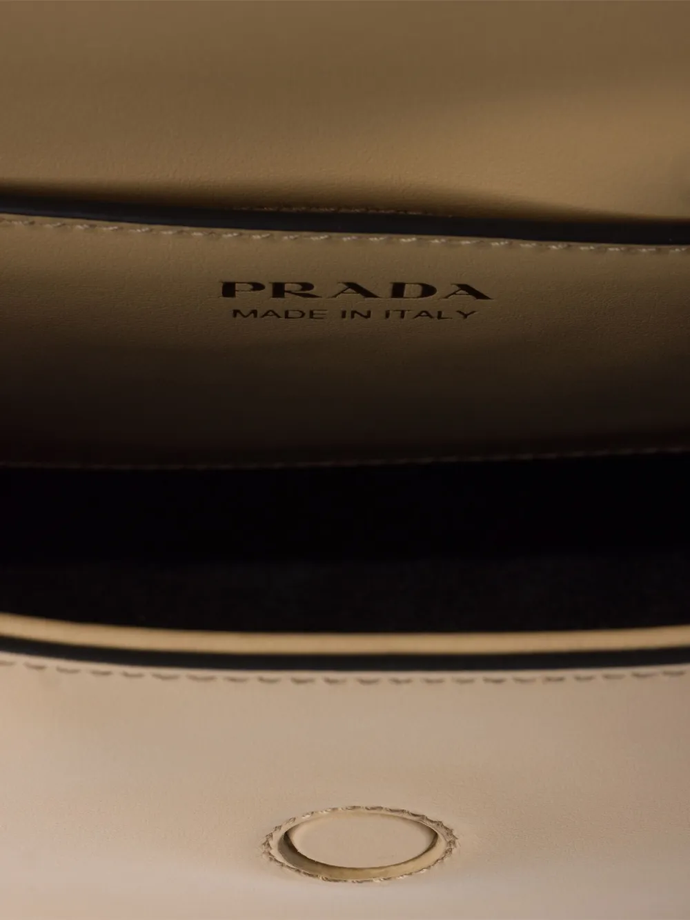 Prada Arqué schoudertas met patch Beige