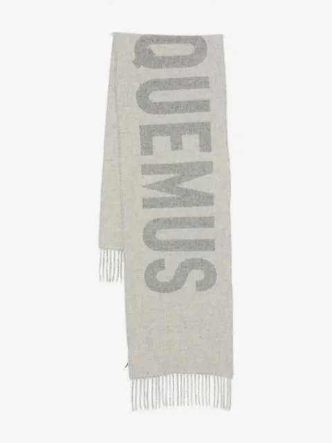 Jacquemus mascada con logo y flecos