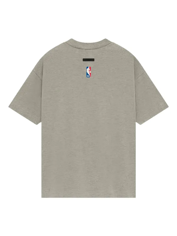 FEAR OF GOD ESSENTIALS Playera Brooklyn De BOSS x NBA Gris - Main Image