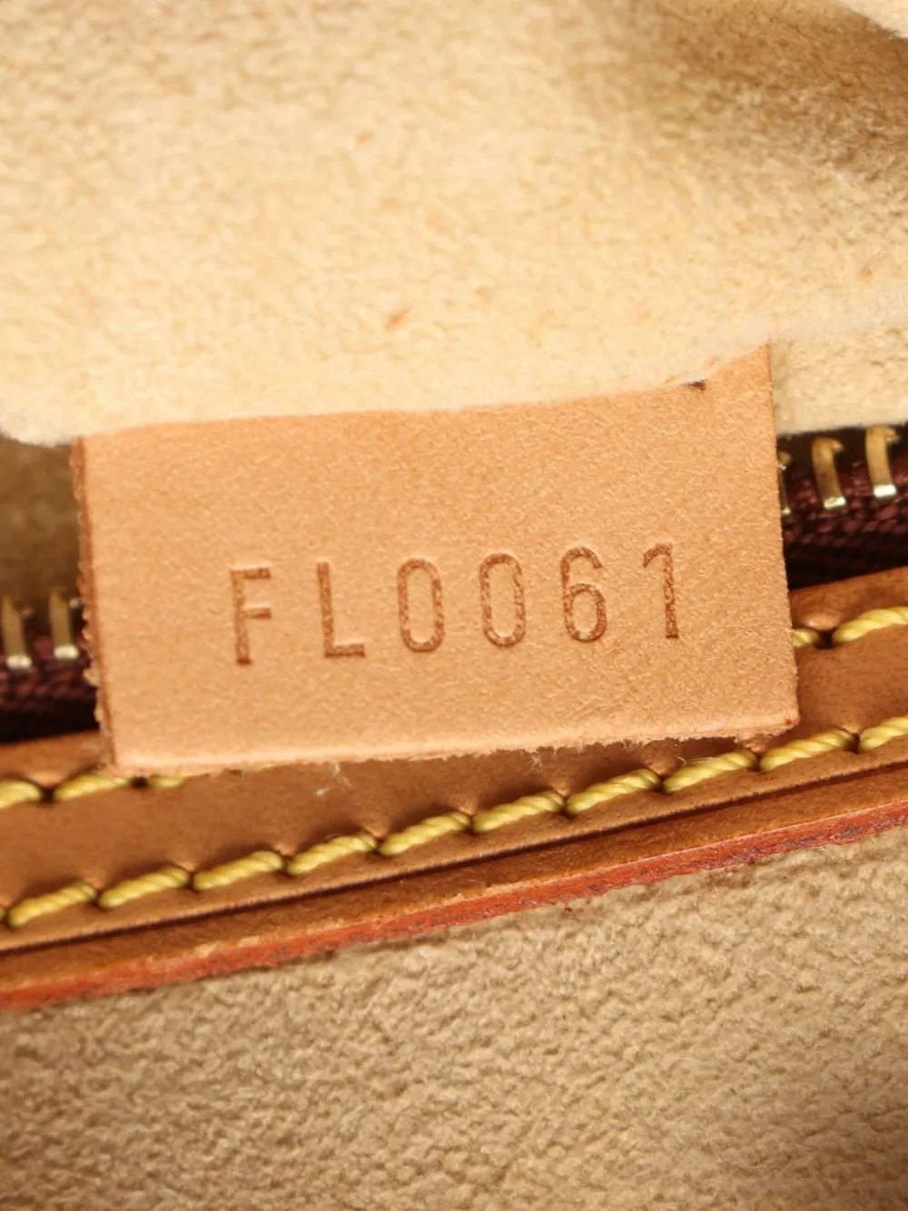 Pre-owned Louis Vuitton 2001 Looping Mm Shoulder Bag In Brown