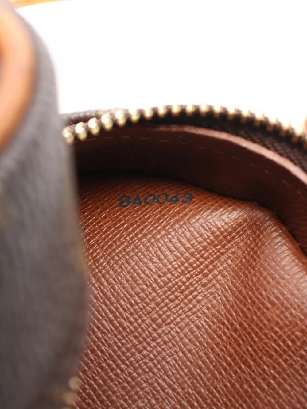 Pre-owned Louis Vuitton 2003 Blois Cross Body Bag In Brown