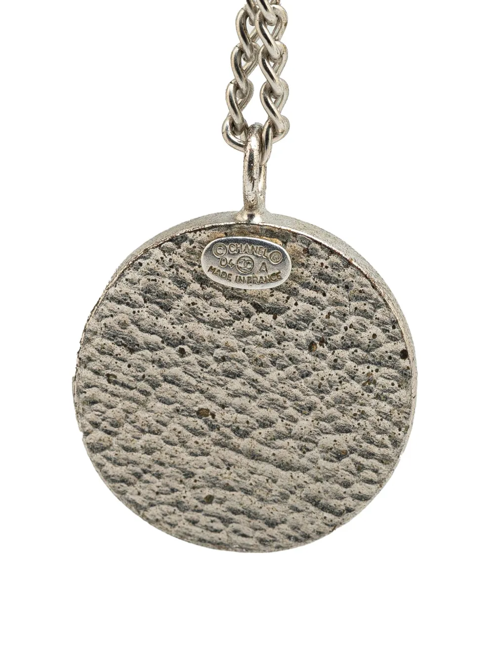 CHANEL Pre-Owned collier à pendentif rond en émail et argent (2004) | Image 2