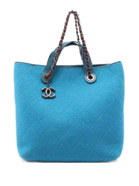 CHANEL Pre-Owned 2011 Matelassé shoulder bag 