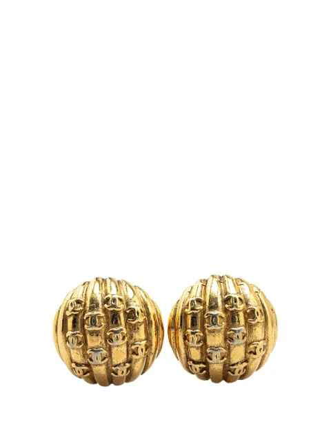CHANEL Pre-Owned boucles d'oreilles CC Dome en plaqué or à fermoir clip (1980-1990)
