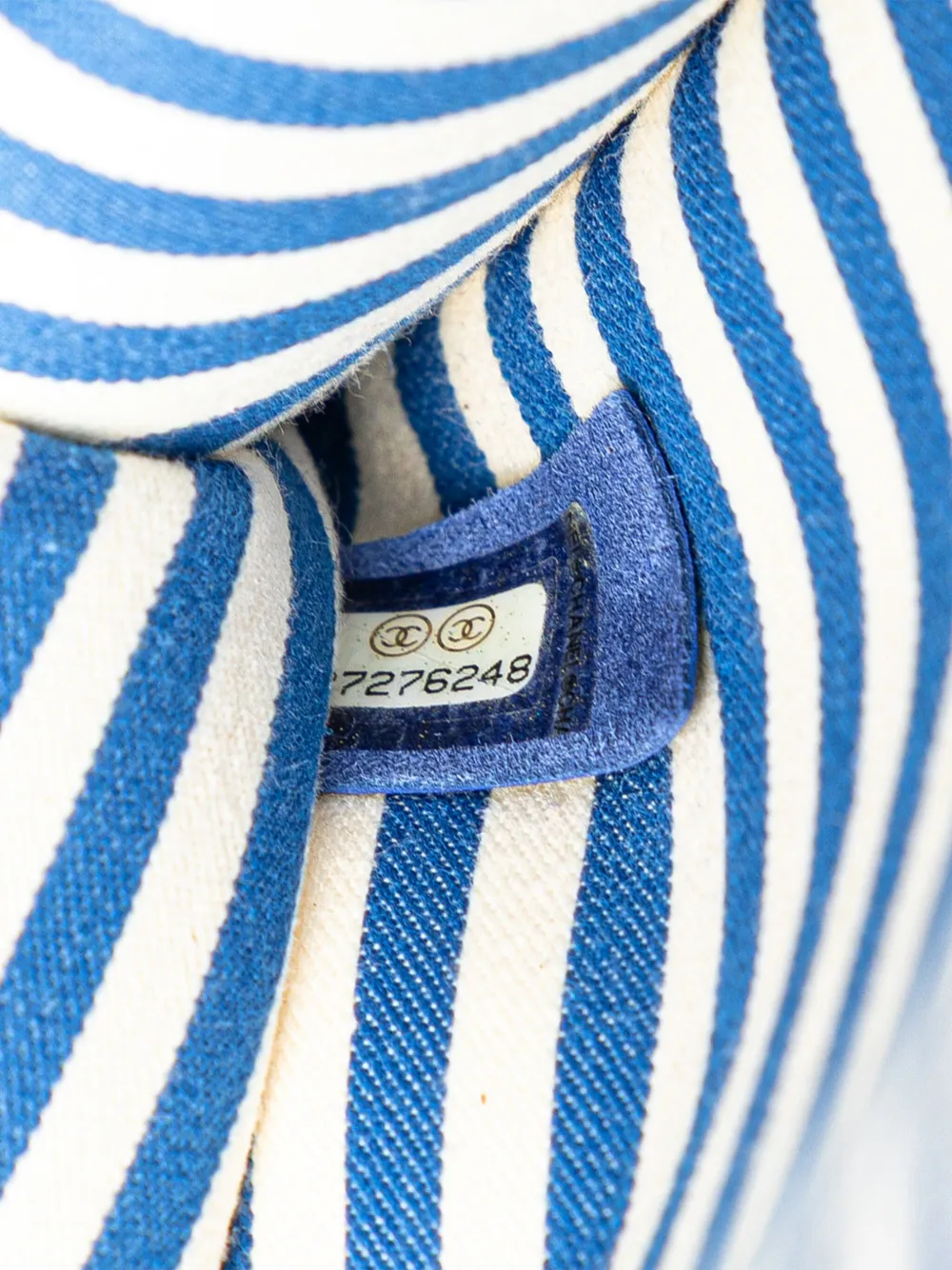 Pre-owned Chanel 2019 Chevron Calfskin Coco Envelope Shoulder Bag In 蓝色
