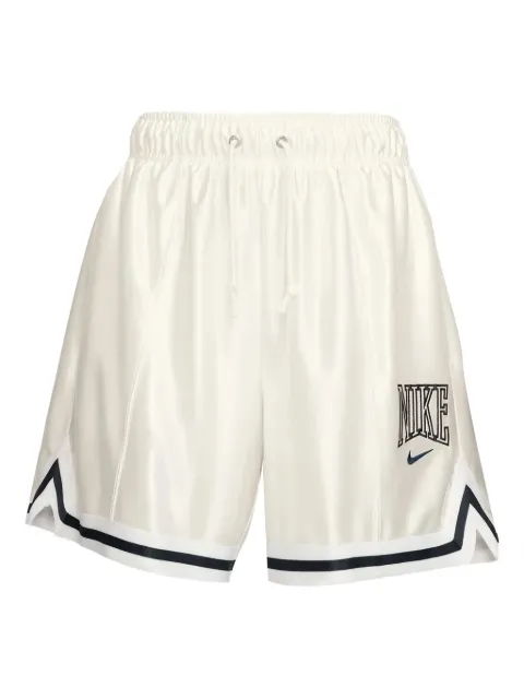 Nike shorts deportivos con logo bordado