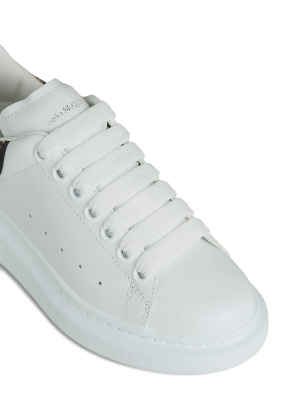 Alexander McQueen Sneakers oversize con inserto leopardato | Image 6