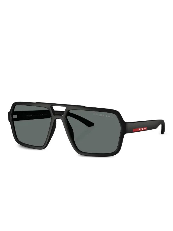 Prada Linea Rossa スクエアフレーム サングラス | ブラック | FARFETCH JP