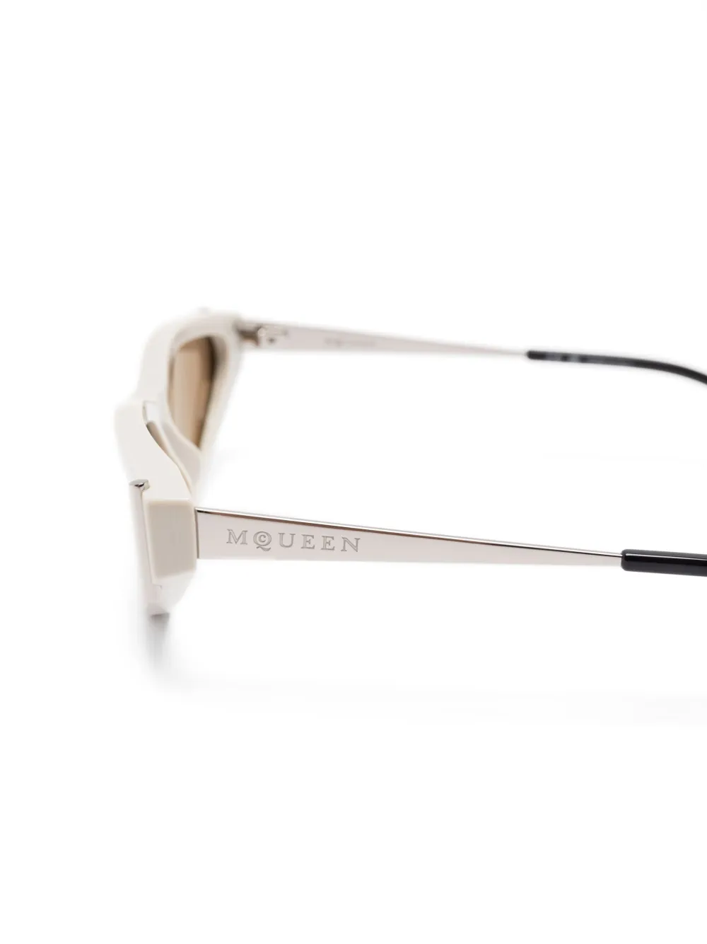 Alexander McQueen AM0493S 004 zonnebril Wit