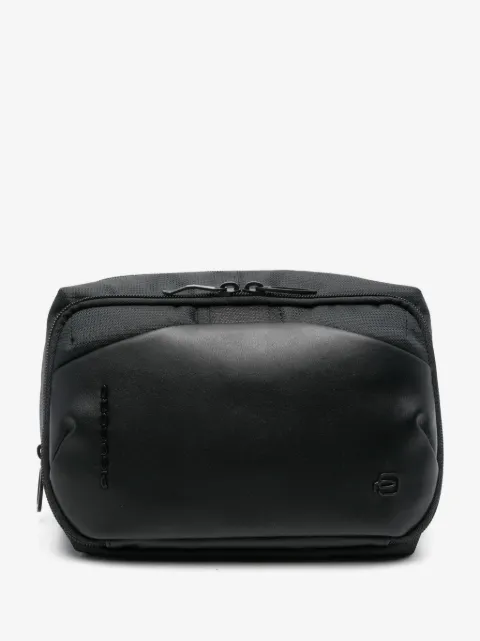 PIQUADRO logo-lettering wash bag