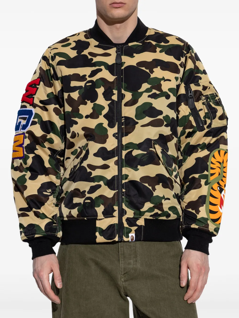 A BATHING APE Jack met camouflageprint Geel