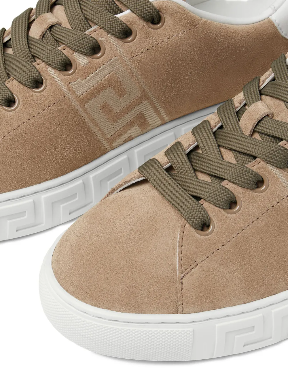 Versace Greca suède sneakers Bruin