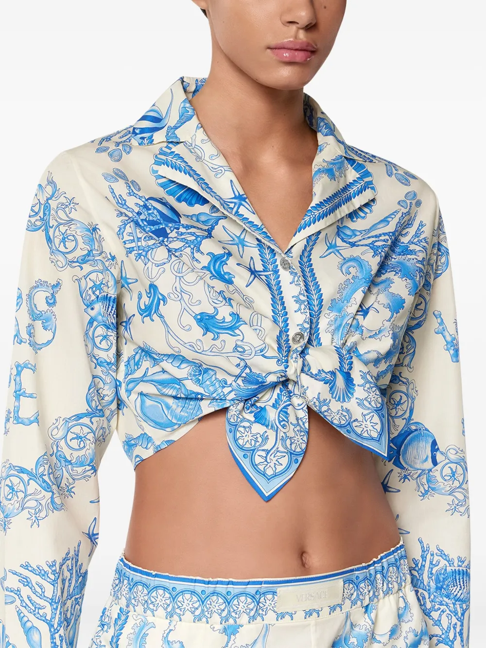 Versace Underwater Barocco cropped blouse met geknoopt detail Blauw